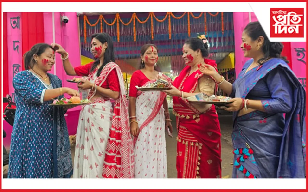 চিদলীৰ ঐতিহাসিক দুৰ্গা পূজা মণ্ডপত মহিলা সকলৰ পৰম্পৰাগত সেন্দুৰ খেল...
