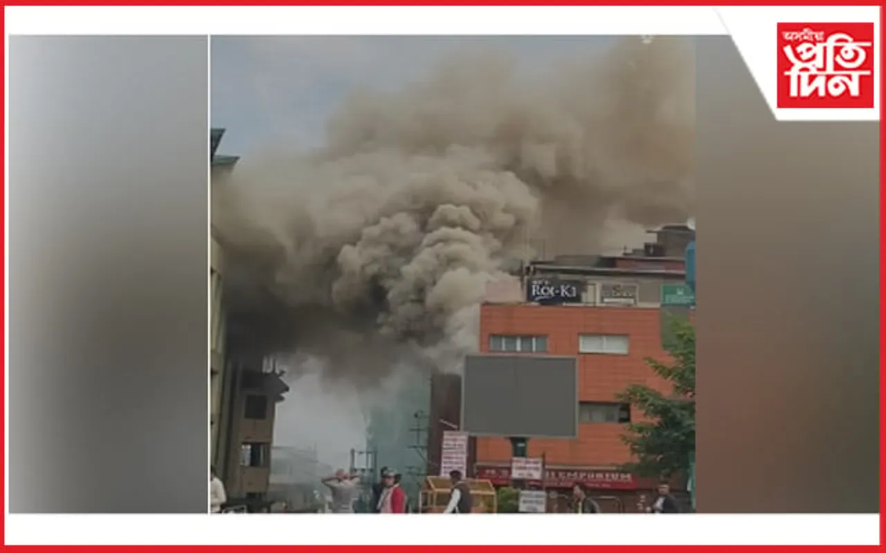 পুলিচ বজাৰৰ শ্বপিং মলত অগ্নিকাণ্ড...