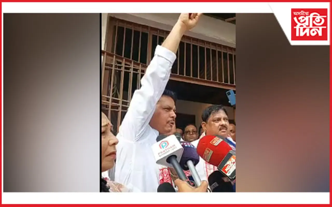চামগুৰি ঘটনাৰ বিৰোধিতাৰে ৰূপহীহাটত কংগ্ৰেছৰ ধৰ্ণা 