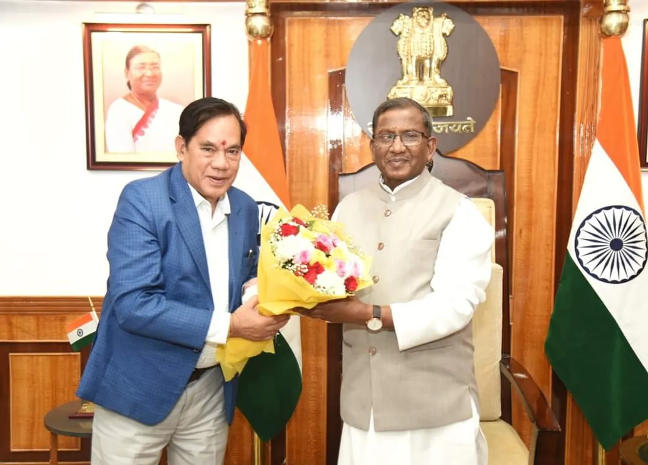 ৰাজ্যপাল লক্ষ্মণ প্ৰসাদ আচাৰ্যক সাক্ষাৎ উত্তৰ-পূব পৰিষদৰ সদস্য লংকি ফাংচ'ৰ 