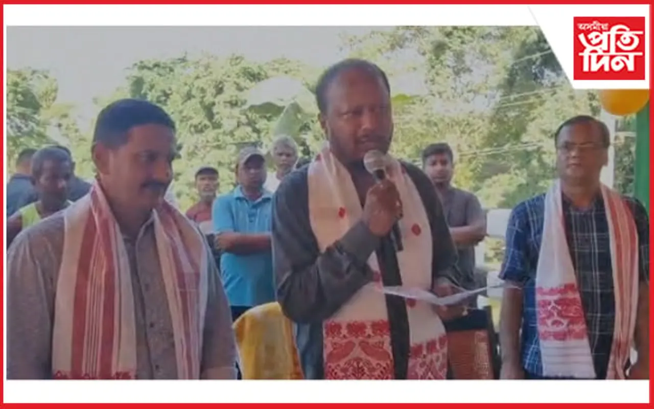 ইটাখোলাত পকী পথ আৰু দলং মুকলি বিধায়ক পদ্ম হাজৰিকাৰ