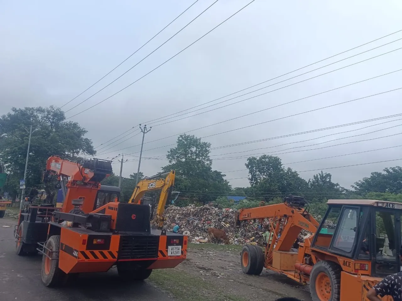 অৱশেষত গা লৰিল প্ৰশাসনৰ ! হাউলীৰ ৰাজপথৰ পৰা আঁতৰিল ডাম্পিং গ্ৰাউণ্ড