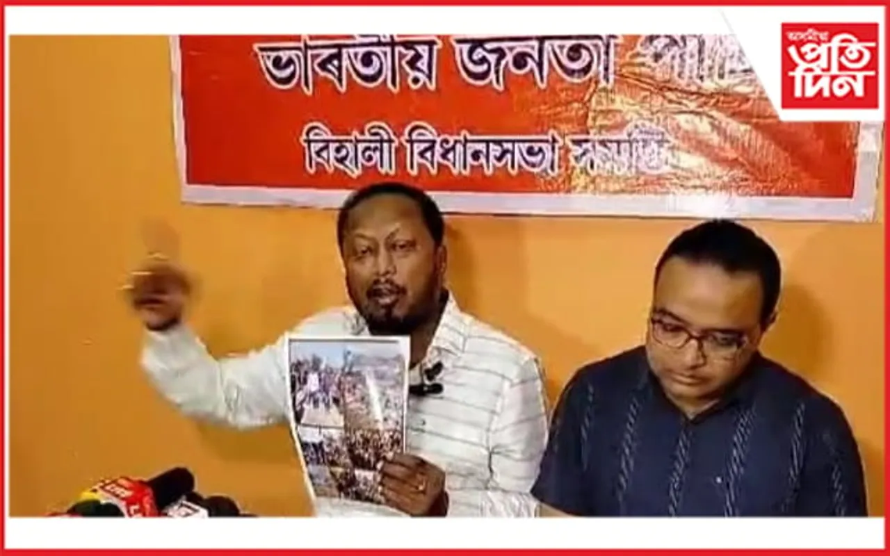 'মই উত্তৰ অসমৰ ডন-গুণ্ডা, উত্তৰ অসমৰ কাৰণে হাজাৰ বাৰ গুণ্ডাগিৰি কৰিম'- পদ্ম হাজৰিকা 