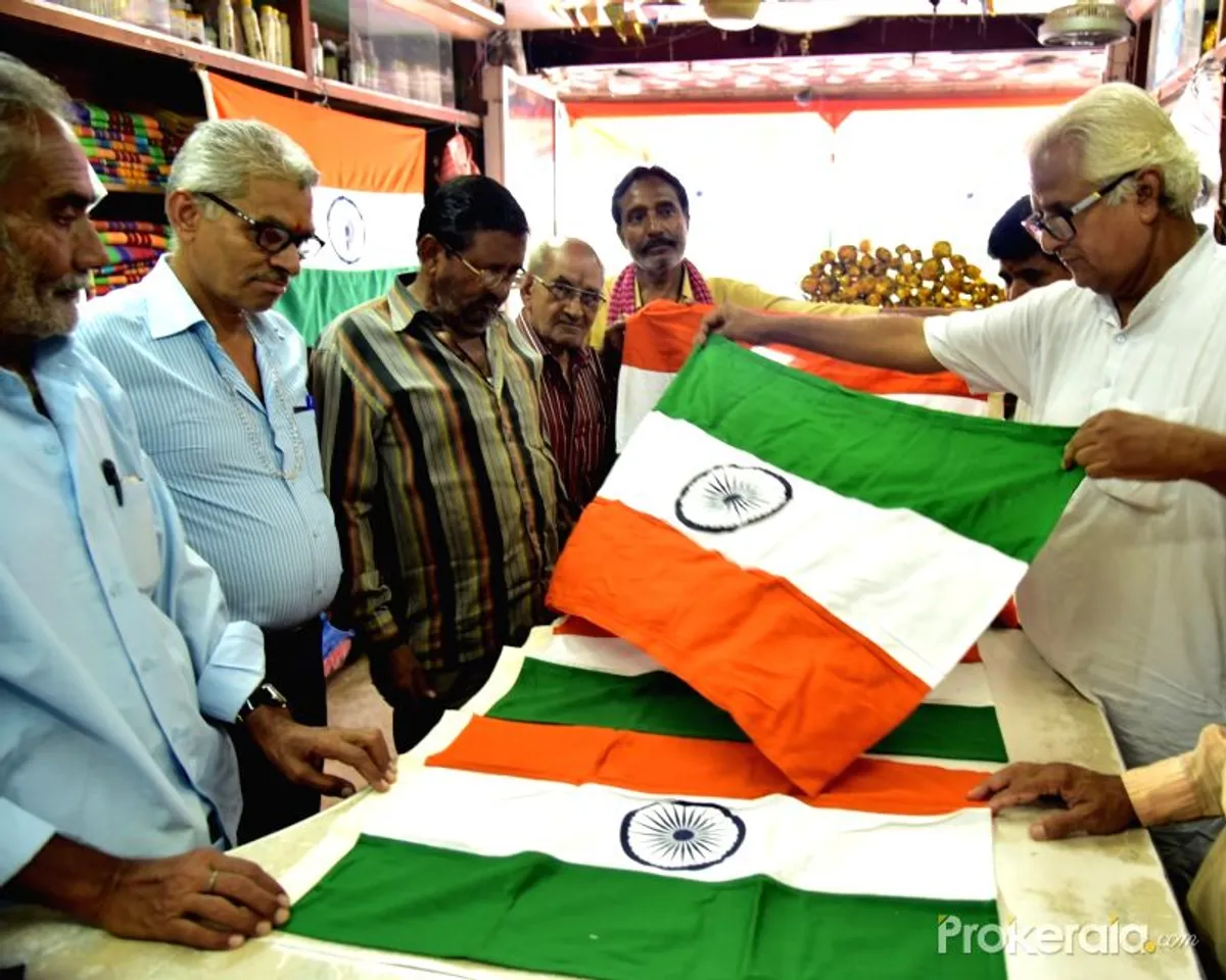 স্বাধীনতা দিৱসৰ বাবে জাতীয় পতাকা ক’ত, কিমান মূল্যত পাব?