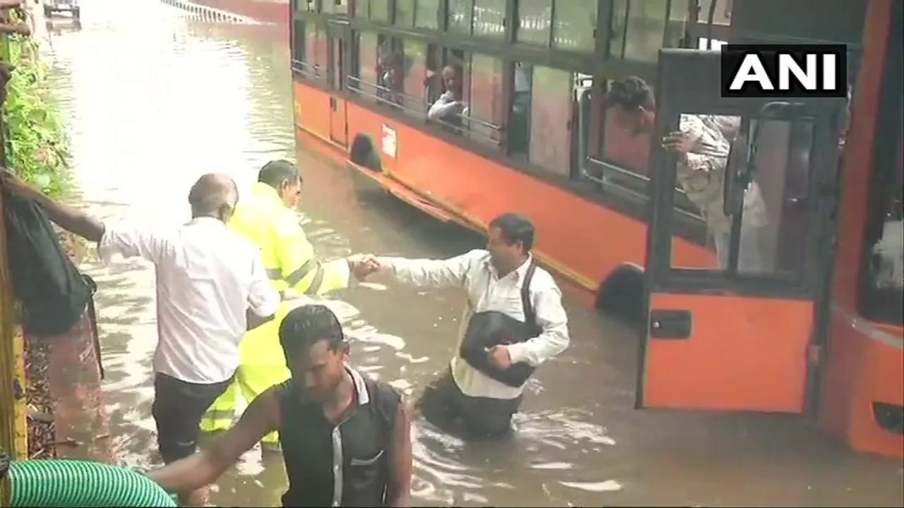 কৃত্ৰিম বান, ৰাজধানী দিল্লীত সাগৰ সদৃশ পৰিৱেশ