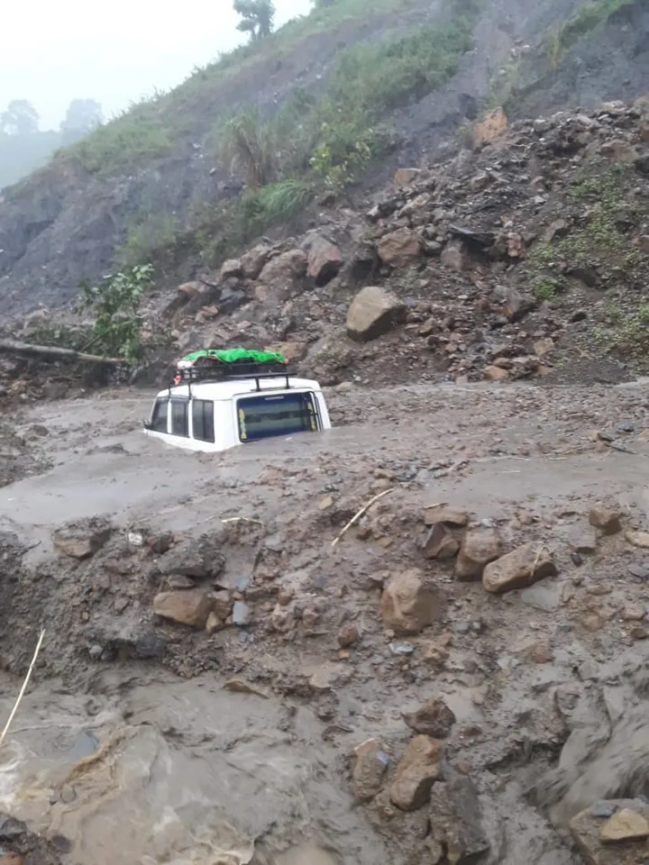 ইটানগৰত ভয়াৱহ বান-ভূমিস্খলনঃ ১০ যাত্ৰীসহ আধালৈকে পোত গ’ল টাটা ছুমু, নিহত ১, সন্ধানহীন ২