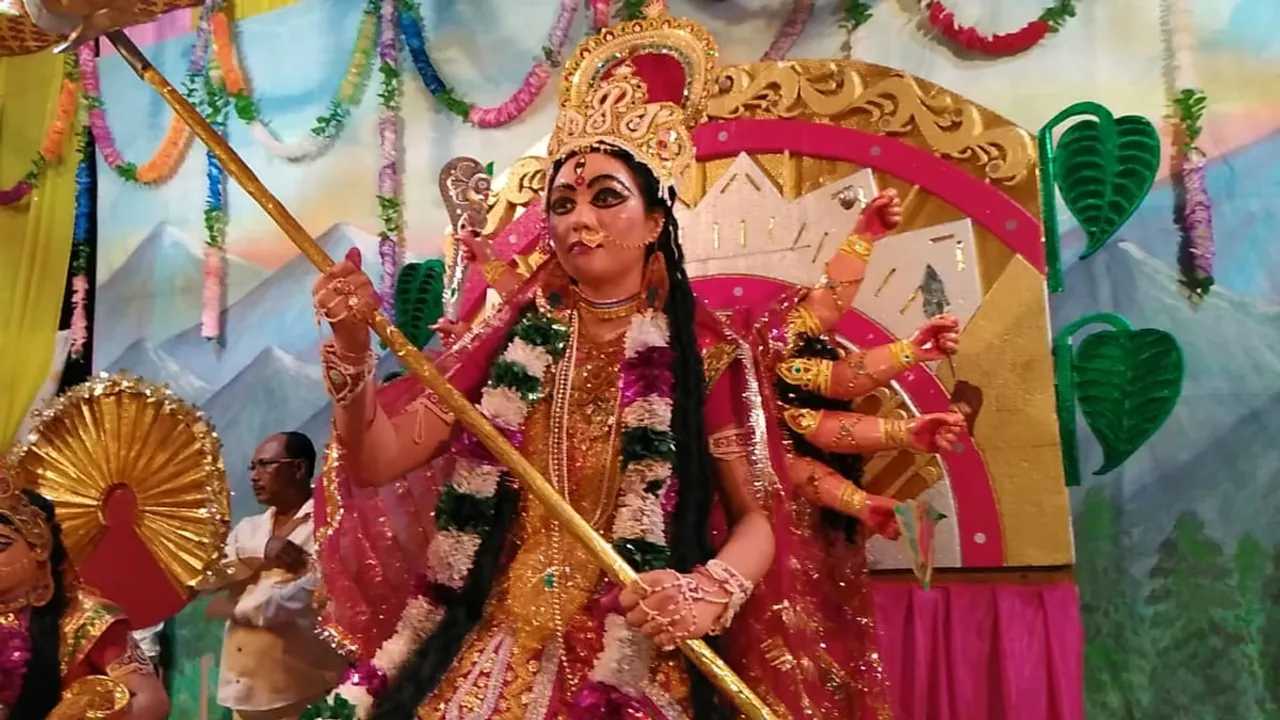 অভয়াপুৰীত জীৱন্ত দুৰ্গা, চাওঁক VIDEO