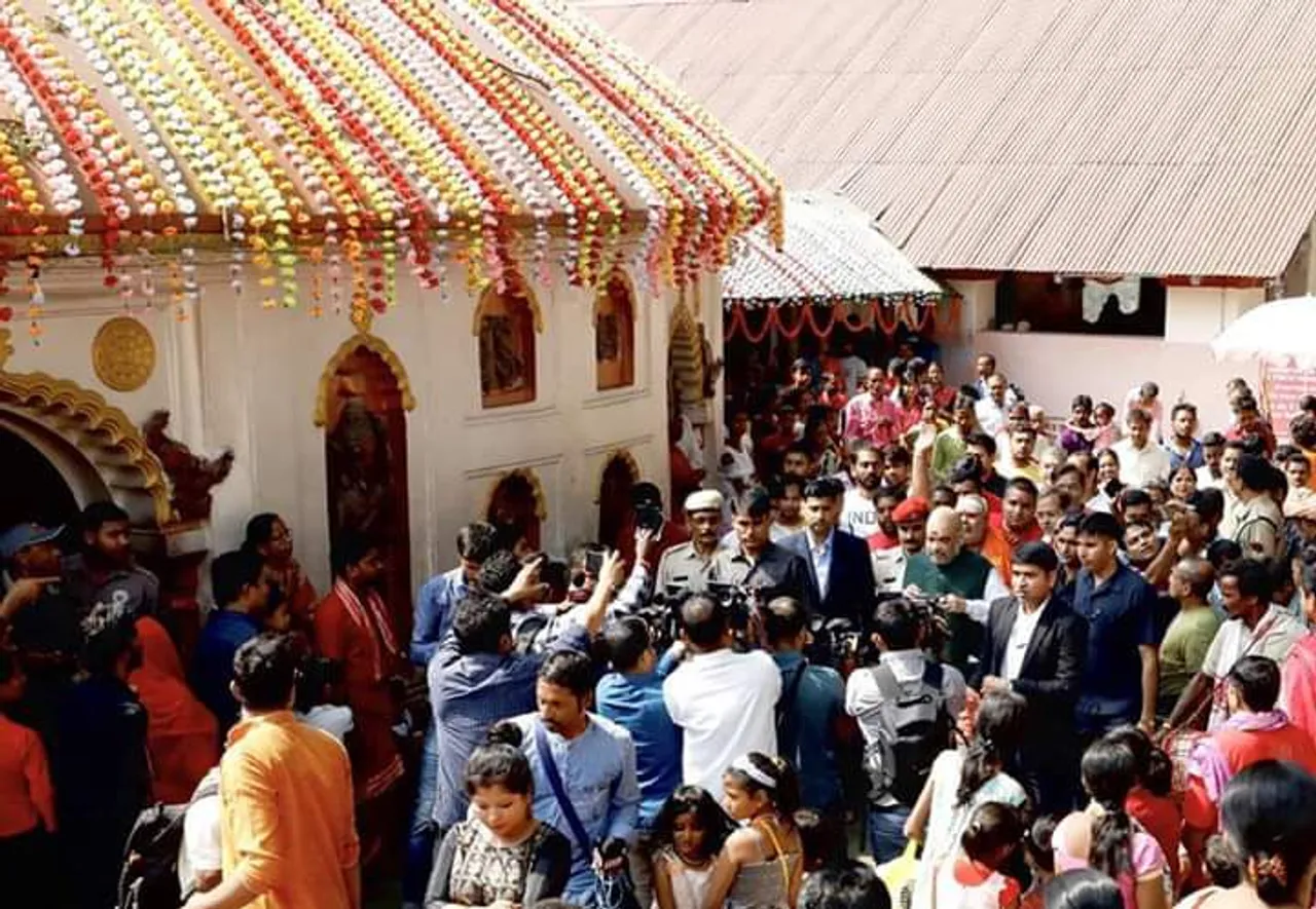 মহাষ্টমীৰ দিনা কামাখ্যাত বিজেপি সমৰ্থকৰ ভিৰত আৱদ্ধ দেশৰ মুখ্য ন্যায়াধীশ