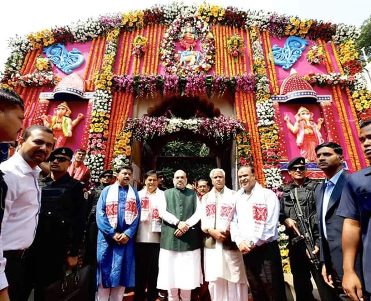 মহাষ্টমীত পুৱাই মা কামাখ্যাৰ আশীষ ল’লে অমিত শ্বাহে
