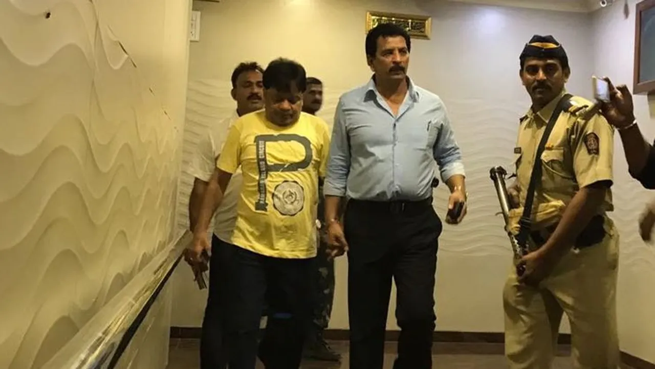 কাৰাগাৰত ডাউডৰ ভাতৃক ৰাজকীয় আতিথ্য, নিলম্বিত মুম্বাইৰ ৫ আৰক্ষী