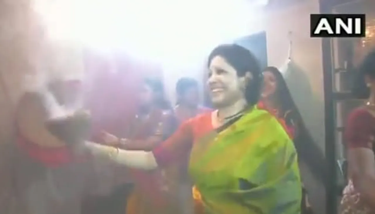 কলকাতা পূজাৰ এক নান্দনিক দৃশ্য, চাওঁক VIDEO