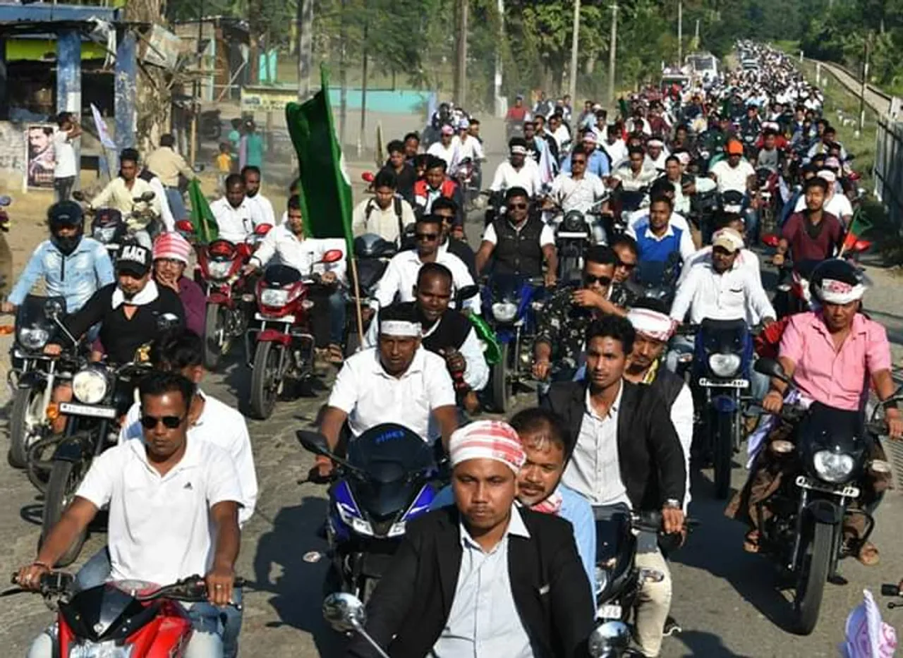 সংকল্প শিখা যাত্ৰাৰ আজি দ্বিতীয় দিন, দিছপুৰ অভিমুখে আগবাঢ়িছে ৭০ সংগঠনৰ প্ৰতিবাদী মিছিল