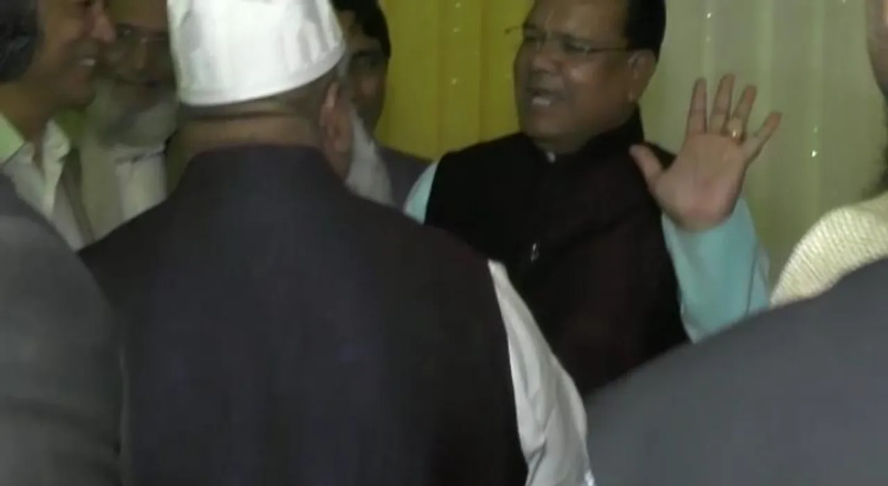 মিত্ৰতা? হোজাইত বিবাহ অনুষ্ঠানত ৰিপুন-আজমলে পাতিলে কথা… চাওঁক VIDEO