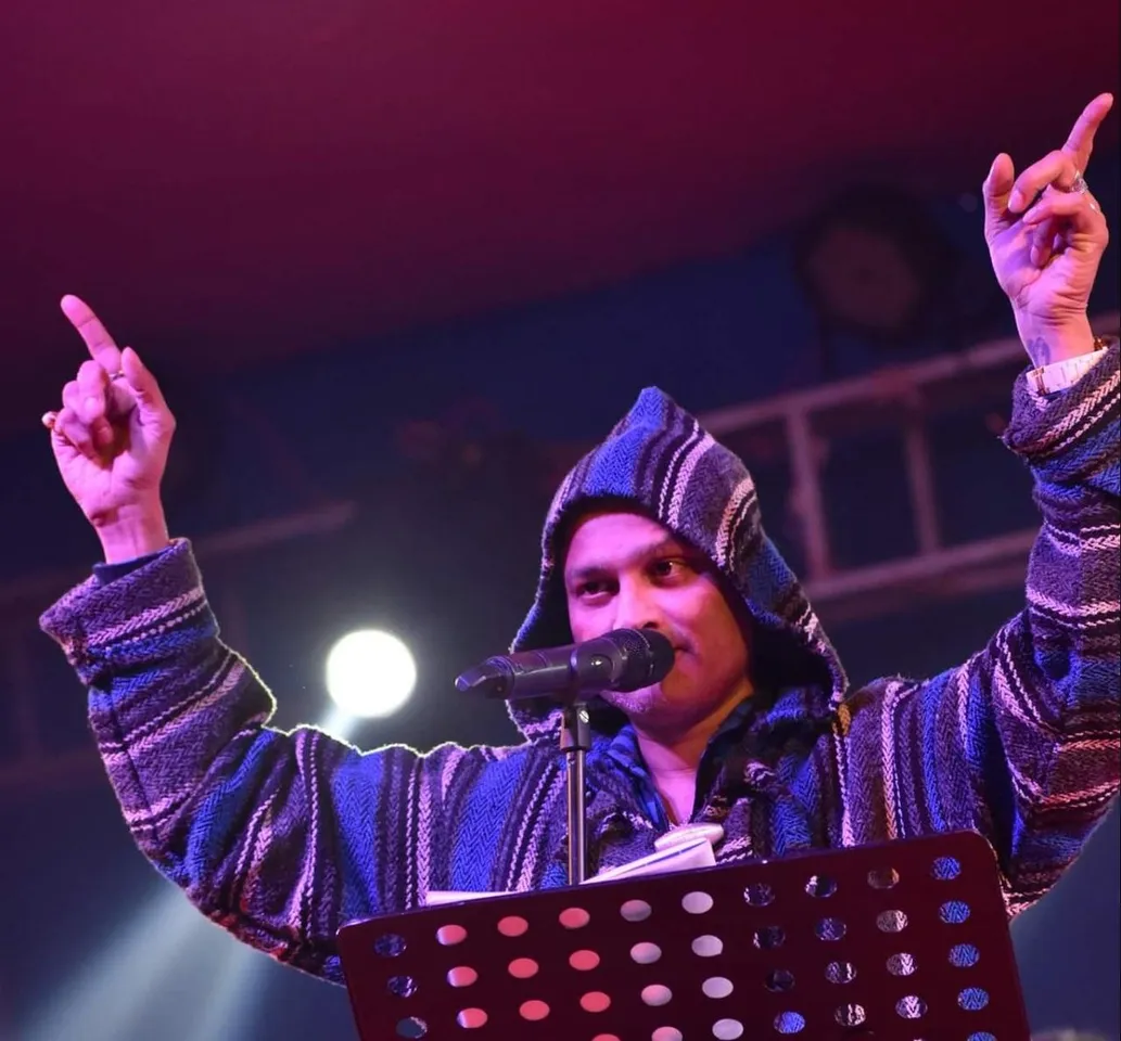 বঙাইগাঁৱৰ মঞ্চত জুবিনৰ নতুন গীত “পলিটিক্স নকৰিবা বন্ধু”, চাওক VIDEO