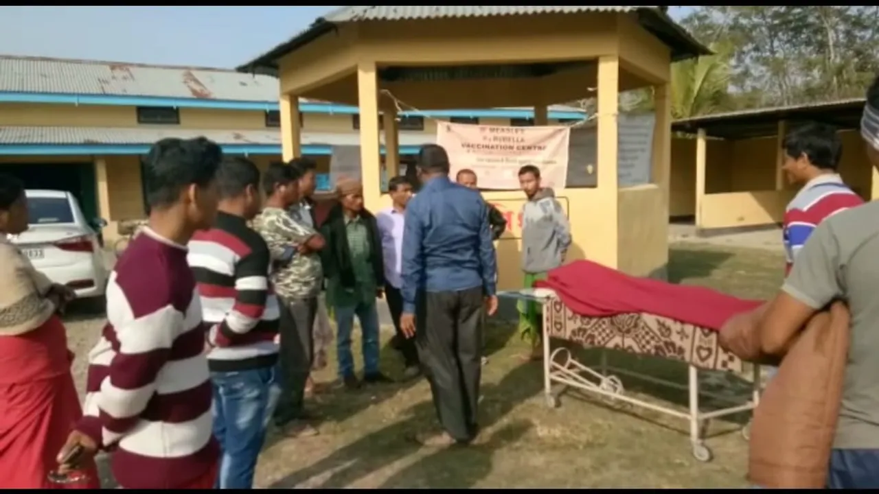 চিকিৎসাৰ অভাৱত চিকিৎসালয়ৰ বাৰাণ্ডাতে চটফটাই মৃত্যু ৰোগীৰ
