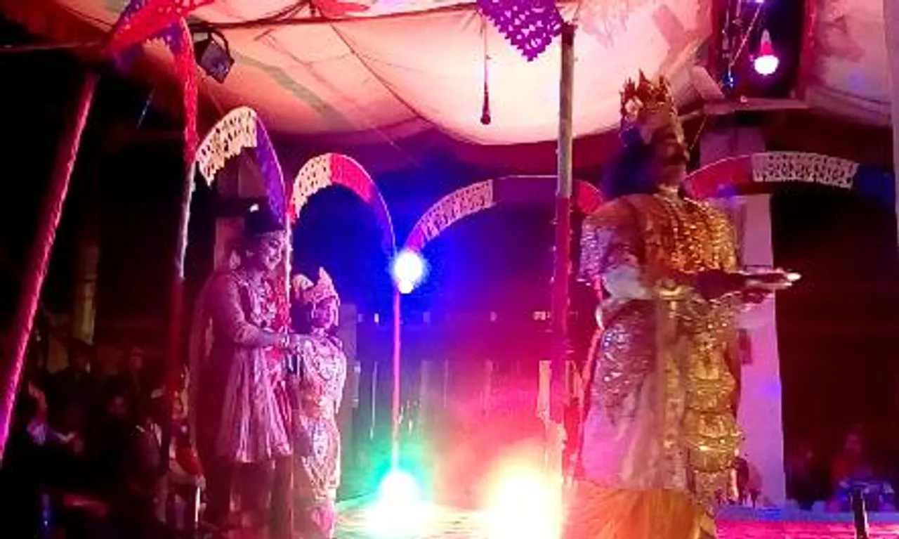 শিৱসাগৰ ভটীয়াপাৰত মহিলাৰ যাত্ৰা ভাওনা প্ৰদৰ্শন