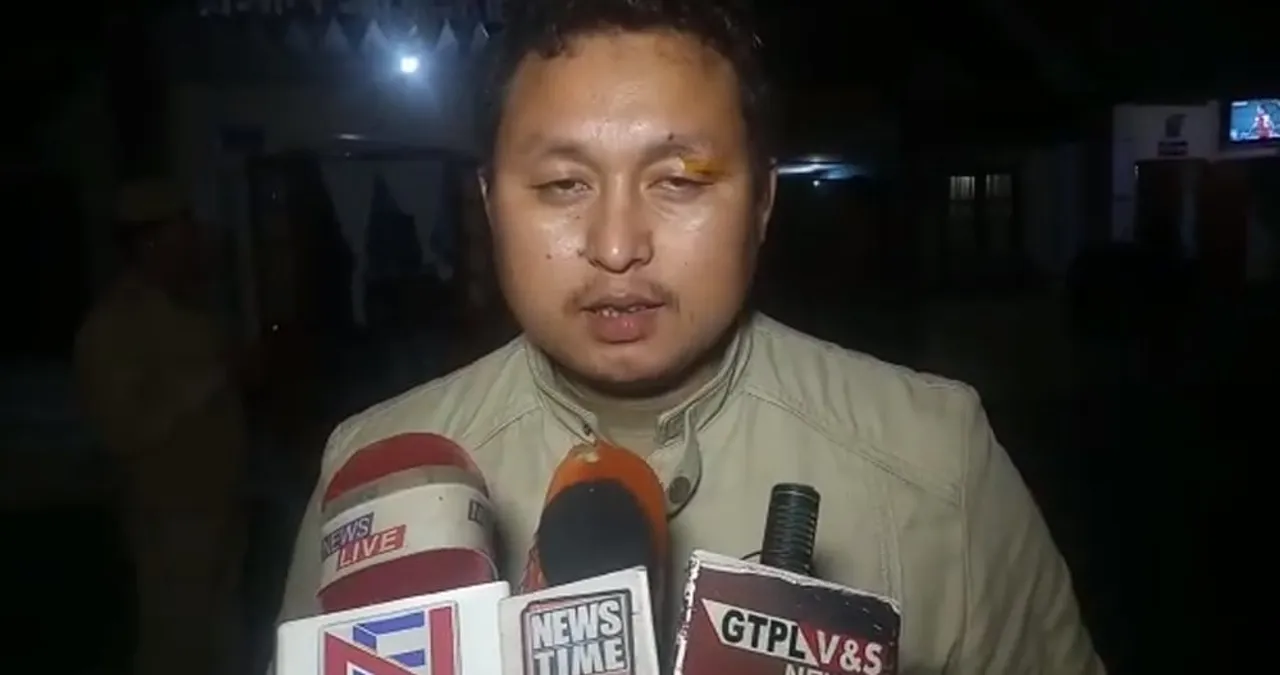 মৰাণত আজৱ ঘটনা, আৰক্ষীক প্ৰহাৰ কৰি পলাল যুৱক, চাওক VIDEO