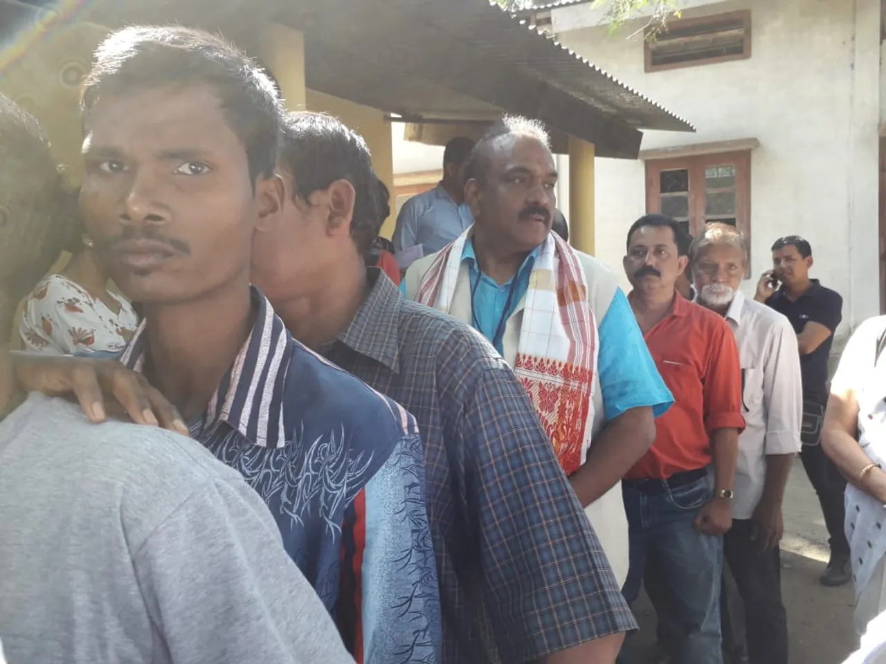 মহাভৈৰৱ মন্দিৰত আশীষ লৈ তেজপুৰৰ কেতেকীবাৰী ভোট কেন্দ্ৰত ভোটদান সাব্যস্ত কংগ্ৰেছ প্ৰাৰ্থী ভানুৰ