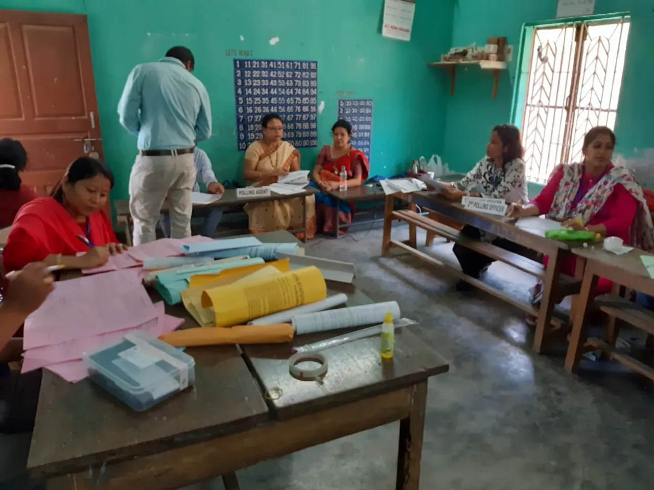 নিৰ্বাচন আয়োগৰ চমকঃ শিৱসাগৰত ৬ ভোটকেন্দ্ৰত নাছিল কোনো পুৰুষ কৰ্মচাৰী