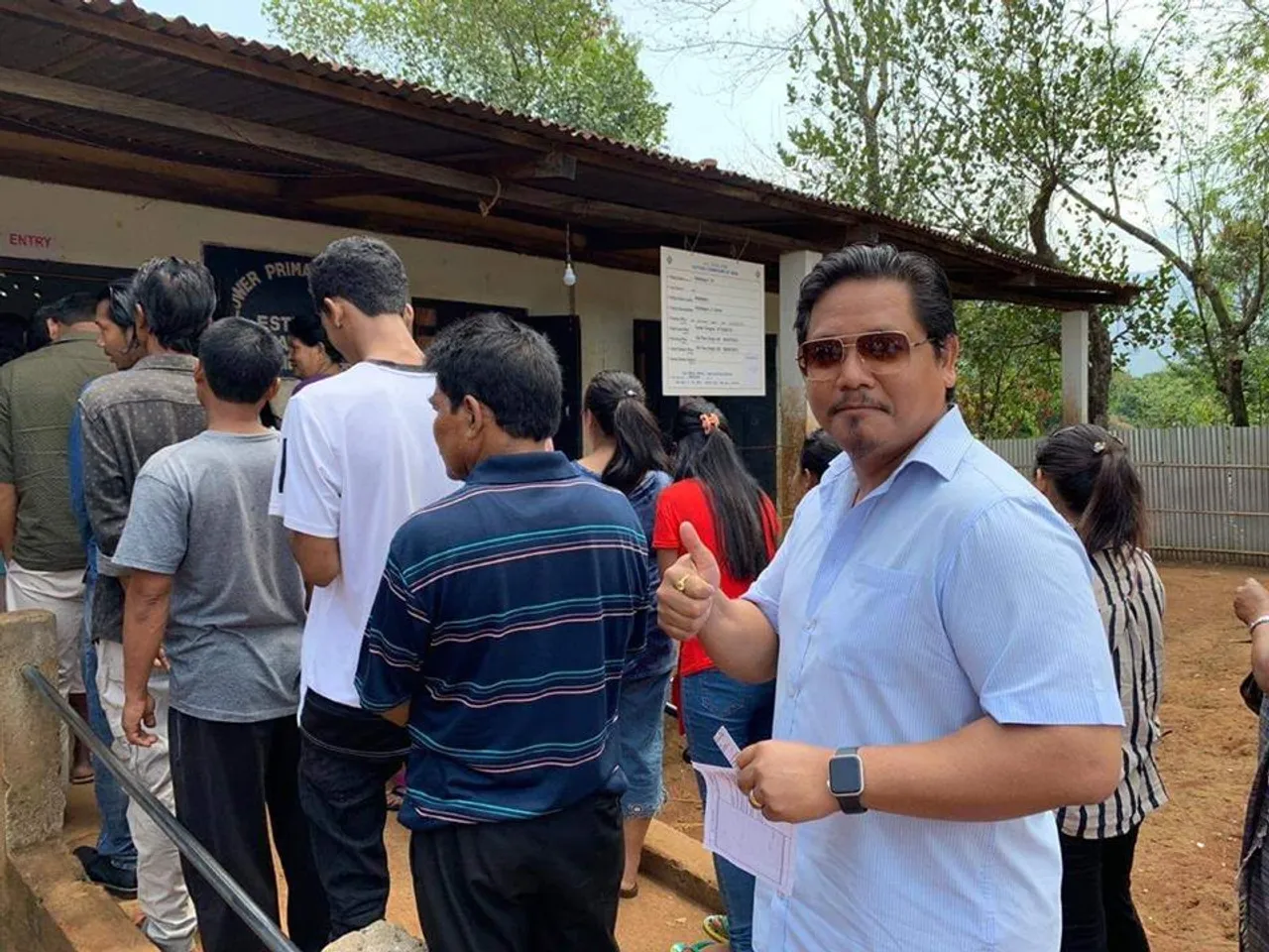 মেঘালয়ৰ মুখ্যমন্ত্ৰী কনৰাড চাংমাৰ ভোটদান, ছিকিমৰ মুখ্যমন্ত্ৰী পৱন চামলিঙৰো সাব্যস্ত ভোটাধিকাৰ…