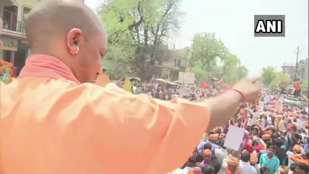 আমেথিত উত্তৰ প্ৰদেশৰ মুখ্যমন্ত্ৰী যোগী আদিত্যনাথৰ বিশাল ৰোড শ্ব’