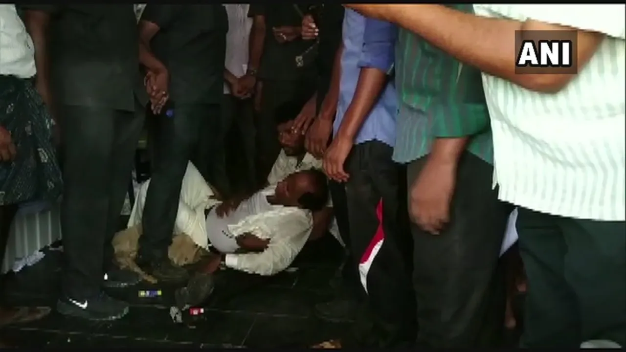 ভোট দিবলৈ যাওতে দুৰ্বৃত্তৰ আক্ৰমণত আহত টিডিপিৰ নেতা