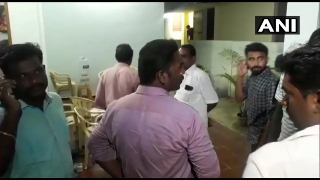 তামিলনাডুৰ ডি এম কে প্ৰাৰ্থীৰ বাসভৱনত তালাচী অভিযান