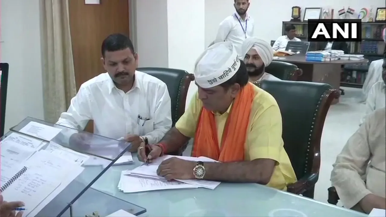 আপৰ পশ্চিম দিল্লী লোকসভা সমষ্টিৰ প্ৰাৰ্থী বলবীৰ সিং জখৰৰ মনোনয়ন পত্ৰ দাখিল