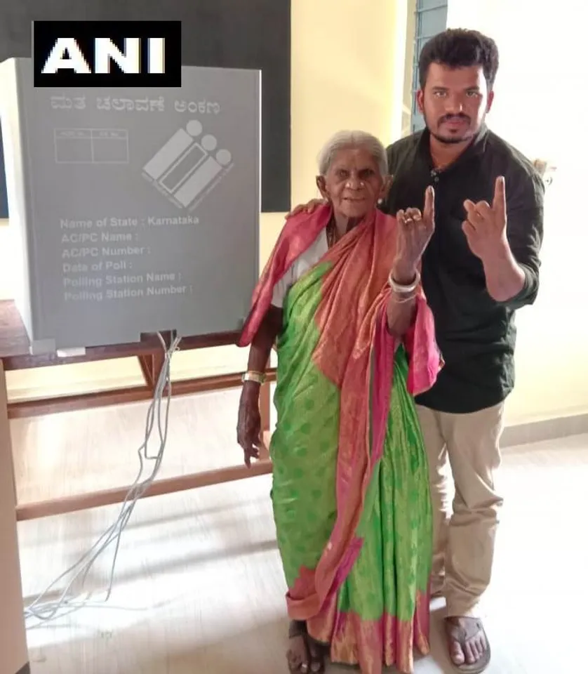 গণতন্ত্ৰ ৰক্ষাৰ বাবে ভোটদান কৰিলে ১০৭ বছৰীয়া বৃদ্ধাই