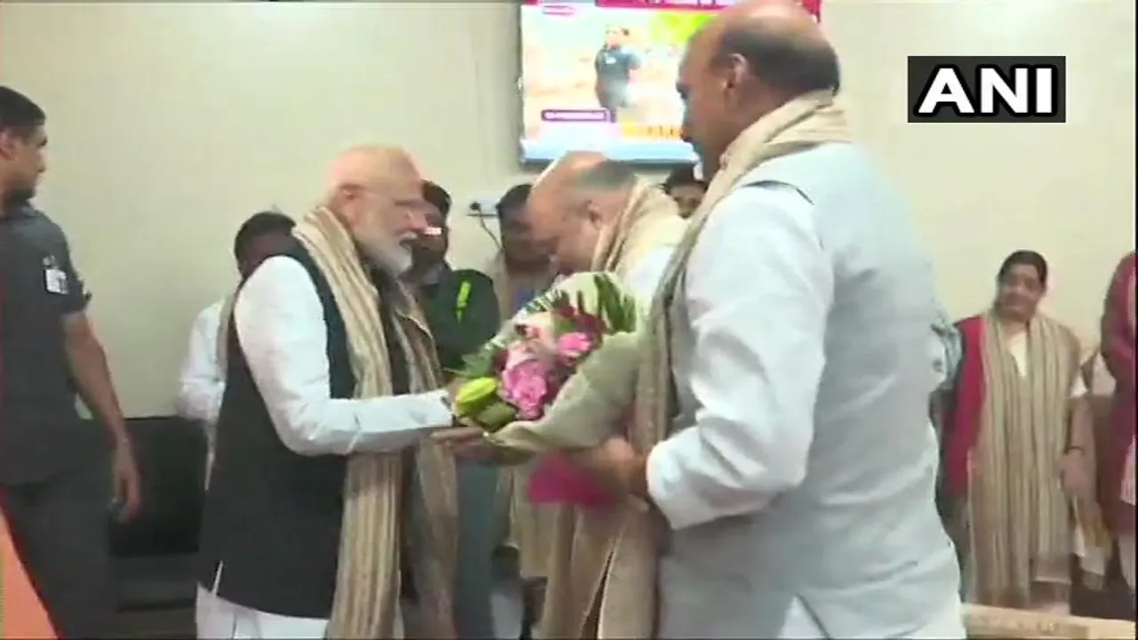 বাৰানাসীৰ কালেক্টৰেট অফিচত উপস্থিত প্ৰধানমন্ত্ৰী নৰেন্দ্ৰ মোডী…