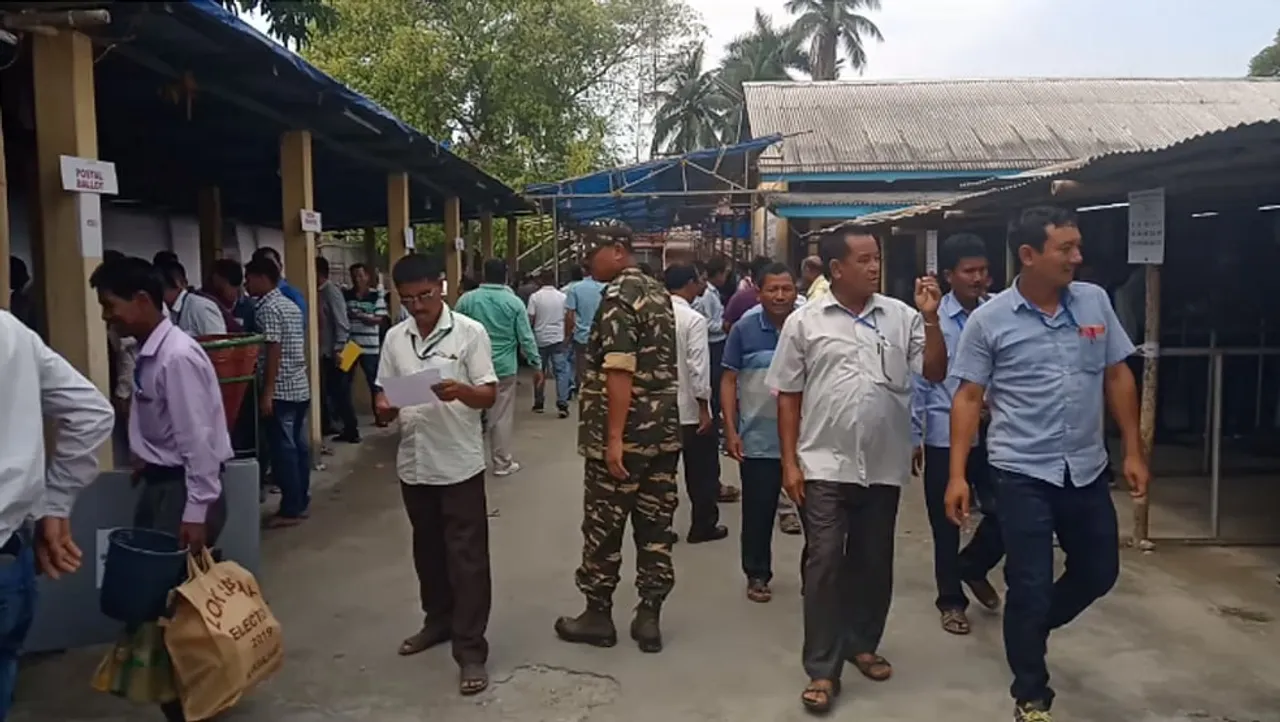 কোকৰাঝাৰত ভোটকেন্দ্ৰলৈ যাত্ৰা আৰম্ভ প্ৰিজাইডিং বিষয়া, প’লিং বিষয়াৰ