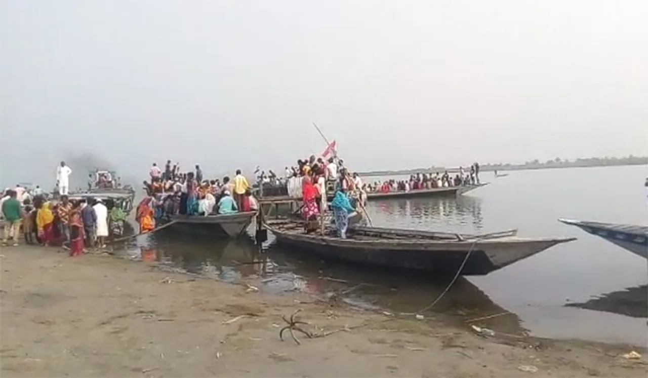 প্ৰাৰ্থীক ক্ষমতাৰ ভাগ দিব লাগে! জীৱনৰ বাজী লগাই চৰাঞ্চলত নাৱেৰে পাৰ হ’ল ভোটাৰ