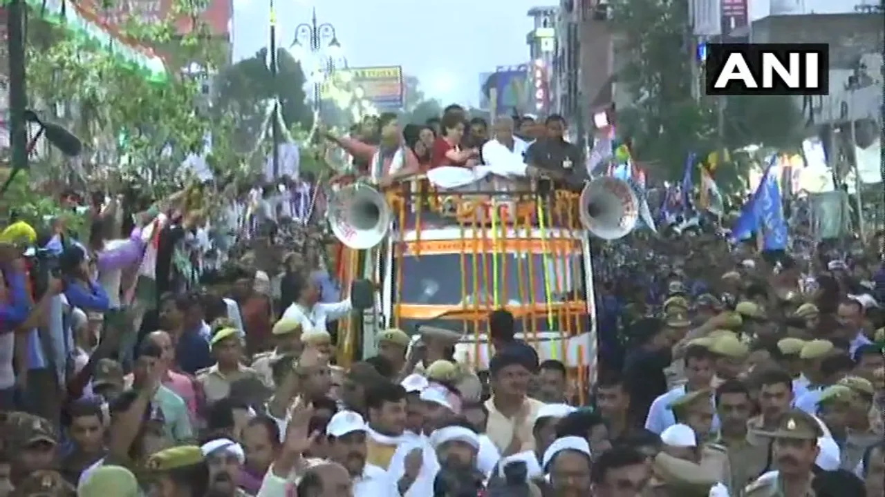 বাৰানসীত প্ৰিয়ংকা গান্ধীৰ বিশাল ৰোড শ্ব’