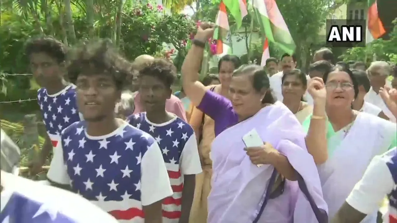 ৱাইনাডত ৰাহুল গান্ধীৰ সমৰ্থকৰ মাজত আনন্দ-উল্লাস…