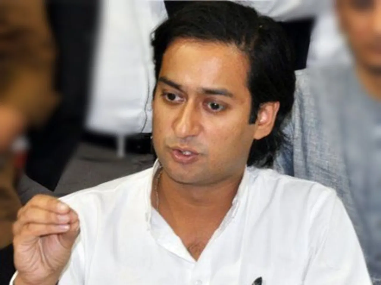 কংগ্ৰেছ নেতা দিগ্বিজয় সিঙৰ মন্ত্ৰী পুত্ৰৰ বিৰুদ্ধে নিৰ্বাচনী আচৰণ বিধি উলংঘনৰ অভিযোগ