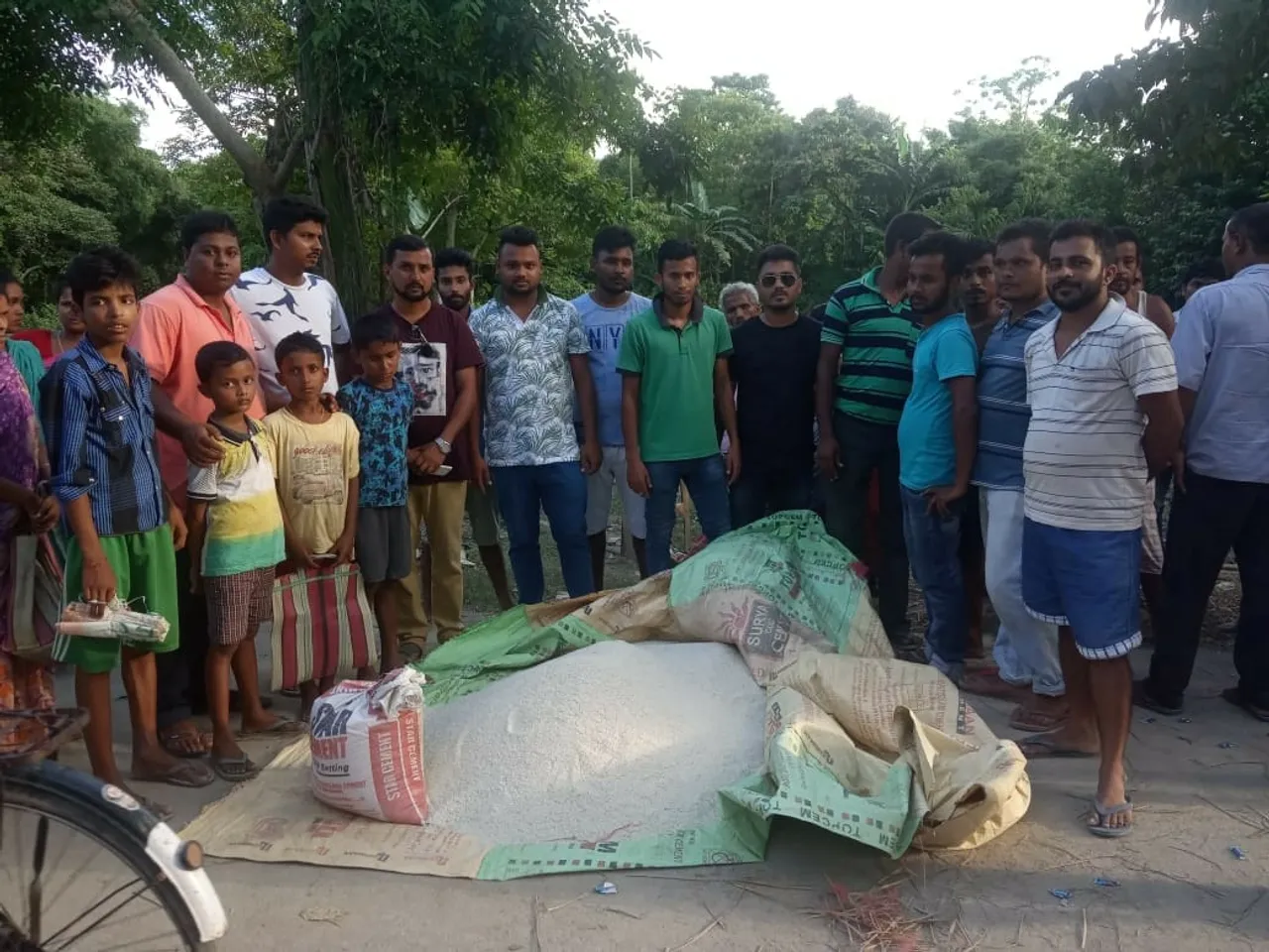 উজান বৰবড়ী গাঁওৰ বানাক্ৰান্তৰ মহানুভৱতা, নিজেই লাভ কৰা বান সাহায্য ভগাই দিলে অন্য গাঁওৰ বানাক্ৰান্তৰ মাজত…