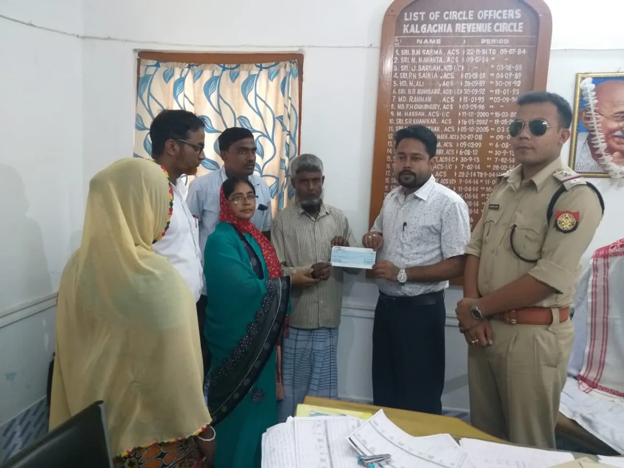 কলগাছিয়াত বানপানীত মৃত্যু হোৱা লোকৰ পৰিয়ালক চৰকাৰী সাহায্য প্ৰদান