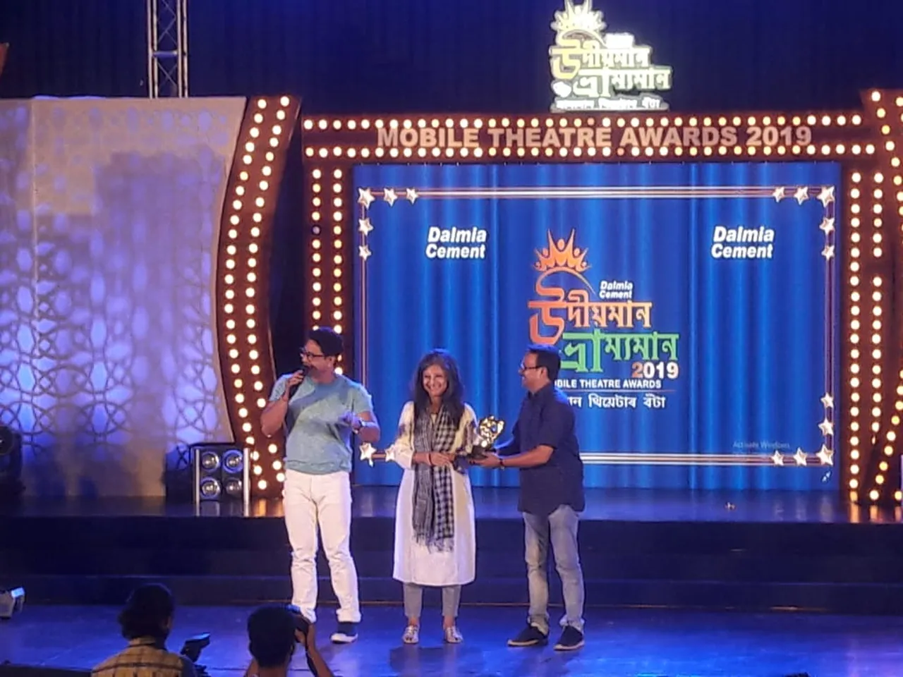 ধ্ৰুৱজ্যোতি শৰ্মালৈ ডালমিয়া “উদীয়মান ভ্ৰাম্যমাণ”ৰ শ্ৰেষ্ঠ নাট্যকাৰৰ সন্মান, বৌদ্ধিক-সাংস্কৃতিক সমাজৰ আদৰণি