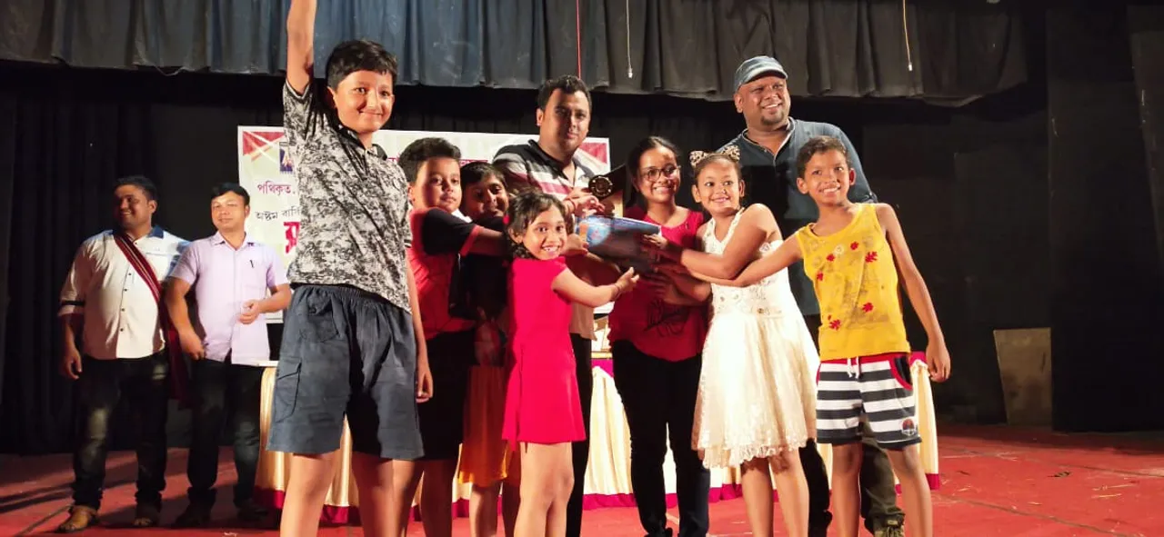 শিৱসাগৰত অনুষ্ঠিত হোৱা সদৌ অসম শিশু নাট সমাৰোহৰ সফল সামৰণি,  শ্ৰেষ্ঠ নাট্য দলৰ সন্মান যুটীয়াভাৱে লাভ কৰে বিশ্বনাথ চাৰিআলি আৰু নলবাৰীৰ নাট্যদলে…