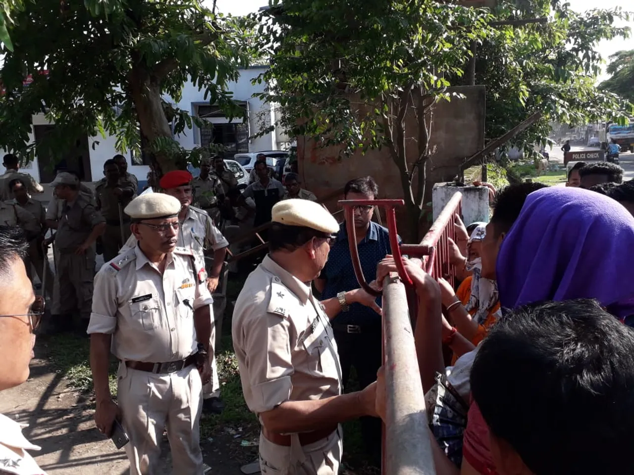 মুকবধিৰ যুৱক গৌতম লিম্বুৰ সন্ধান উলিওৱাত ব্যৰ্থ বৰহোলা আৰক্ষীঃ থানা ঘেৰাও কৰি প্ৰতিবাদ ৰাইজৰ