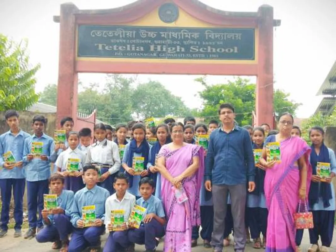 কিতাপ পঢ়াৰ আন্দোলন গঢ়াৰ লক্ষ্যৰে গুৱাহাটী বিশ্ববিদ্যালয়ৰ যোগাযোগ আৰু সাংবাদিকতা বিভাগৰ ছাত্ৰৰ বিনামূলীয়া গ্ৰন্থ  বিতৰণ