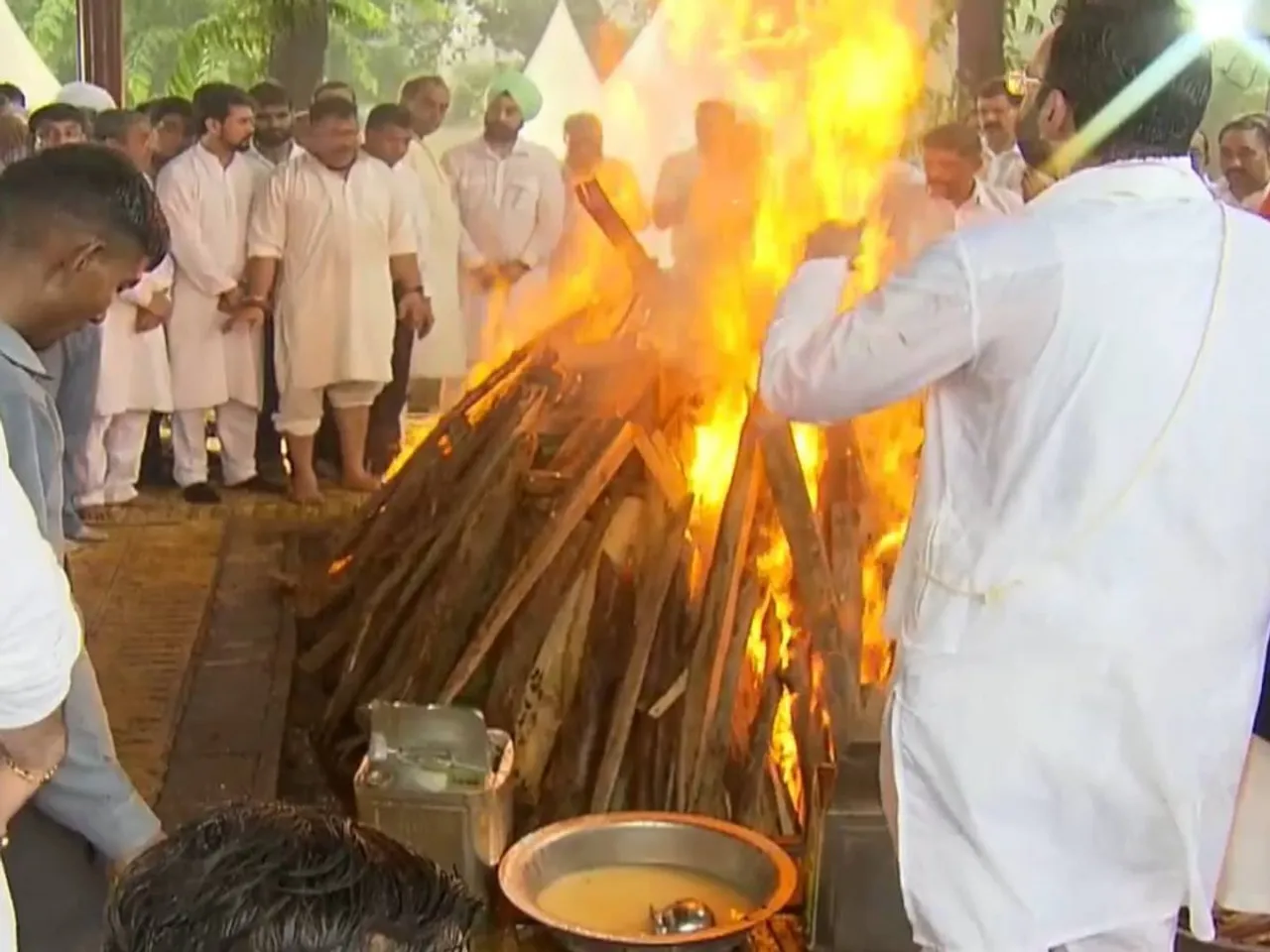 অৰুণ জেটলীৰ অন্ত্যোষ্টিক্ৰিয়াৰ সময়ত বিজেপি সাংসদসহ ১১ জনৰ চুৰি হৈছিল মোবাইল…