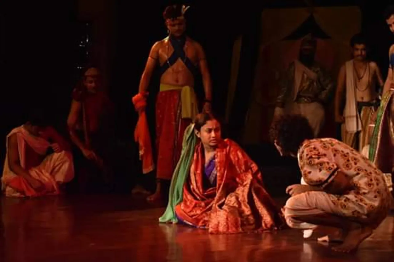 জাগীৰোড মহাবিদ্যালয়ৰ অভিনয় বিভাগৰ ছাত্ৰ-ছাত্ৰীয়ে মঞ্চায়ন কৰিলে ‘পিতামহৰ শৰশয্যা’