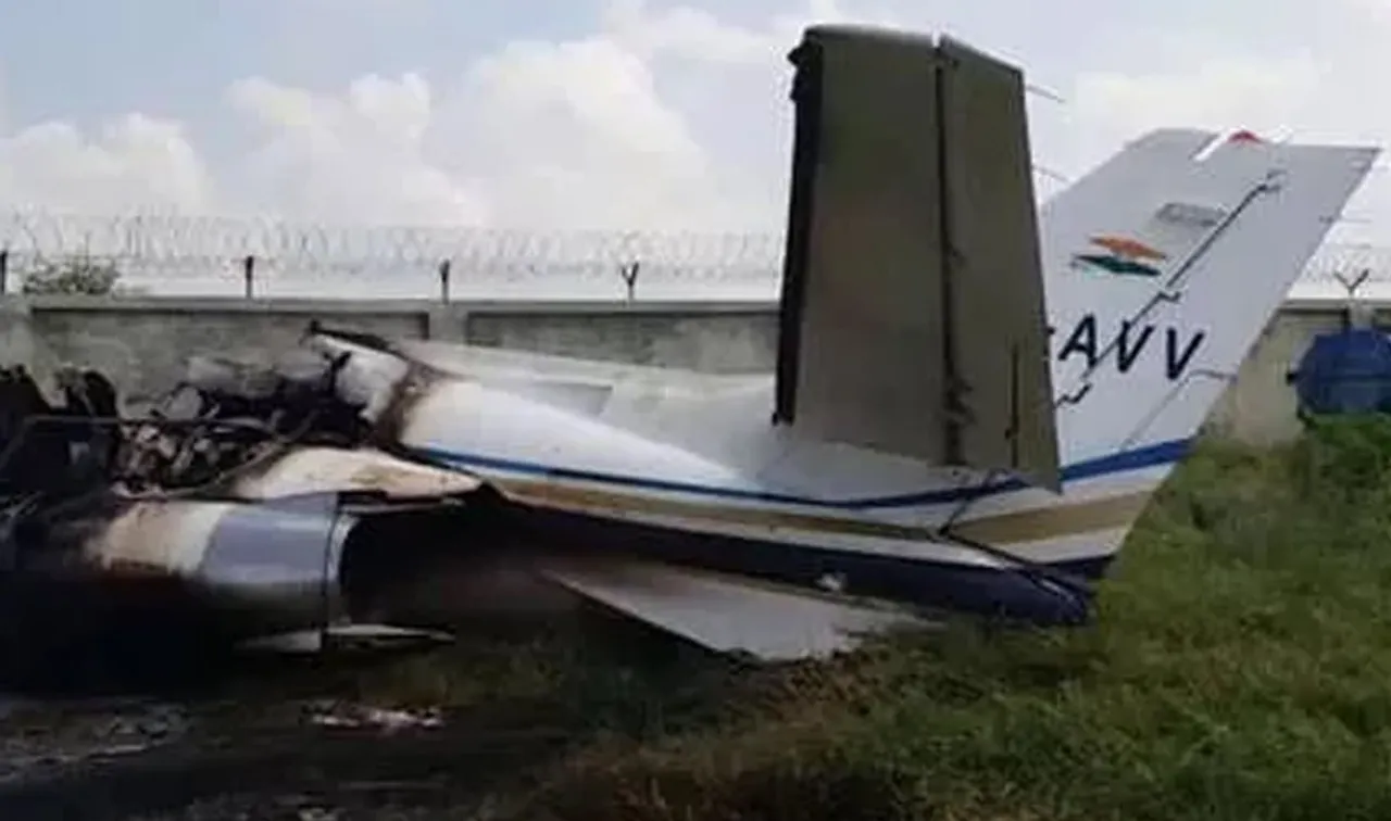 ১১ হাজাৰ ভল্টৰ বিদ্যুতৰ তাঁৰত লাগি দুৰ্ঘটনাত পতিত বিমান…