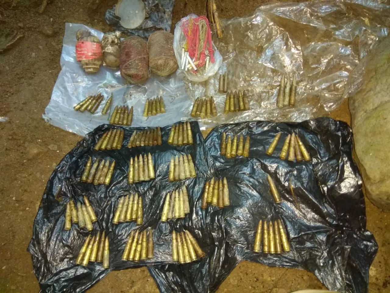 চিৰাঙৰ আমগুৰী থানাৰ ভাৰত-ভূটান সীমান্তত বৃহৎ পৰিমাণৰ এ কে চিৰিজৰ গুলী আৰু বিস্ফোৰক সামগ্ৰী উদ্ধাৰ
