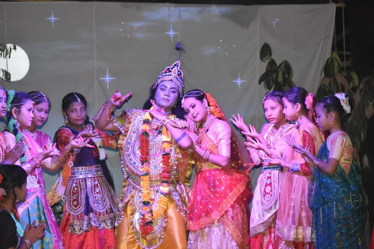 আধ্যাত্মিকতাৰ সমাহাৰেৰে দক্ষিণ যোৰহাটত শ্ৰী শ্ৰী ৰাসলীলা সম্পন্ন, দুয়োটা ৰজনীতে হাজাৰ হাজাৰ দৰ্শকৰ সমাগম, VIDEO