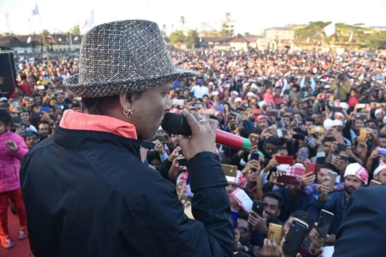 গণবিৰোধী কোনো চৰকাৰকে খাতিৰ নকৰোঃ নলবাৰীত খিলঞ্জীয়াৰ গণ হুংকাৰত জুবিন গাৰ্গ