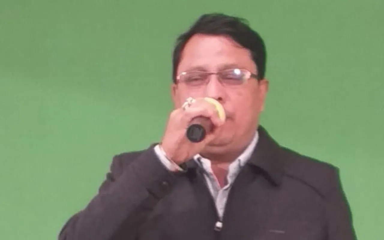 নগাঁৱৰ বিজয় বিশ্বাসক কলকতাৰ “সুৰ নন্দন” বটাঁ প্ৰদান…