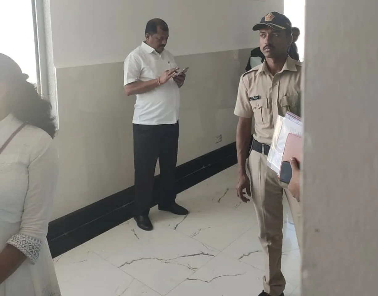 মুখ্যমন্ত্ৰীৰ সাক্ষাৎ বিচাৰি সচিবালয়ত ঘণ্টাধৰি অপেক্ষা নিজৰে দলৰ সাংসদৰ…