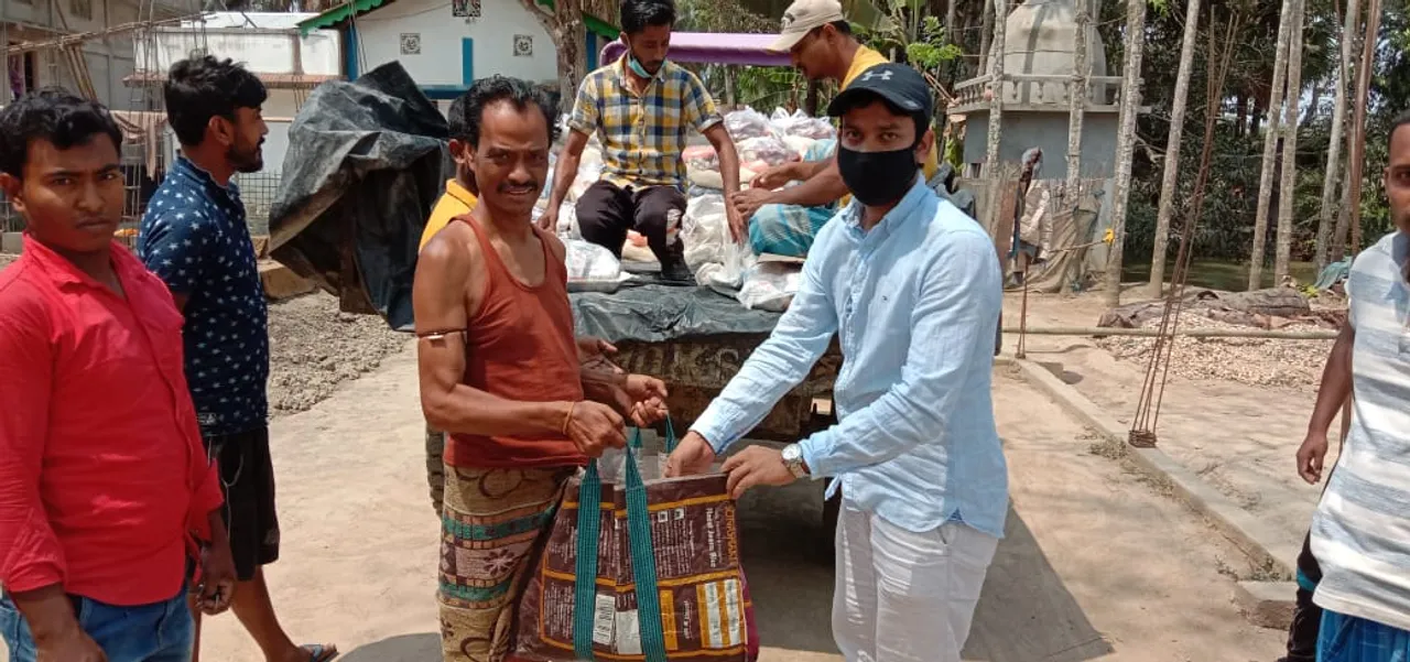 আৰ্তজনৰ কাষত স্বেচ্ছাসেৱী সংগঠন,  মোৰাঝাৰৰ বিভিন্ন ঠাইত অত্যাৱশ্যকীয় সামগ্ৰী বিতৰণ….